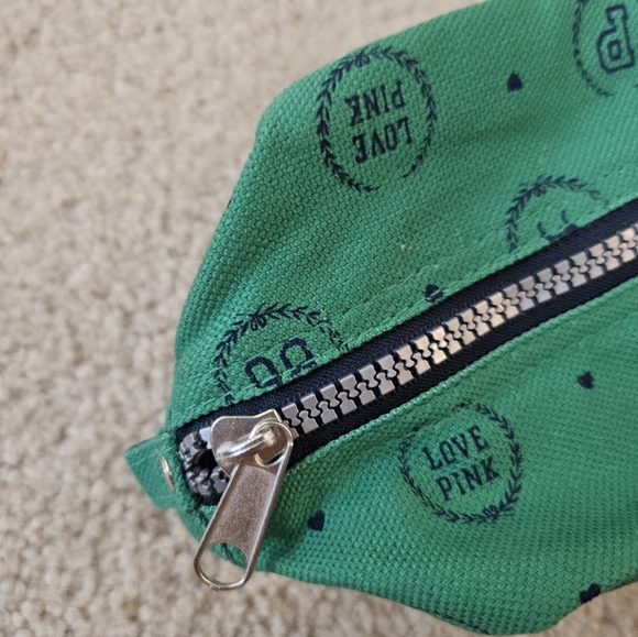 Victoria's Secret PINK Green Zipper Pouch with Logo New with Tags - Picture 6 of 12
